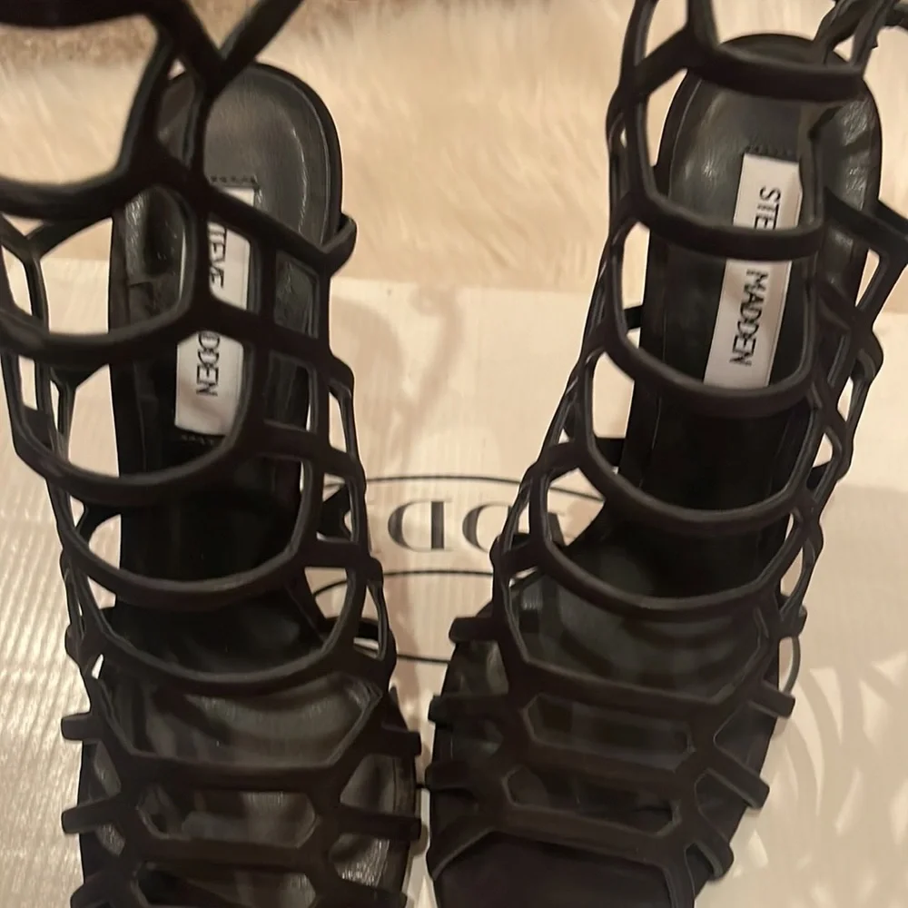 Steve Madden black nubuck heels 7.5 - Picture 6 of 8
